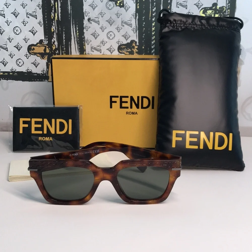 NEW Authentic Fendi FE40078I 52N Sunglasses – Havana / Green